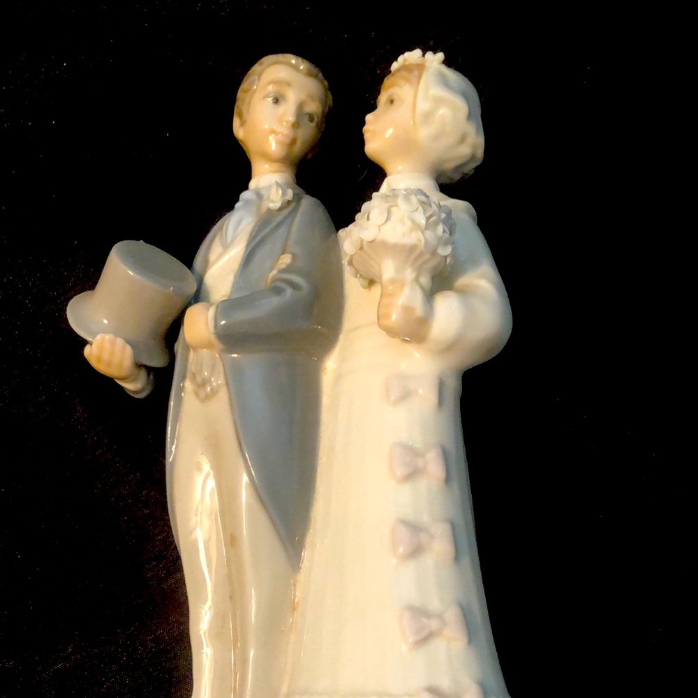Signed Lladro bride and groom #4808